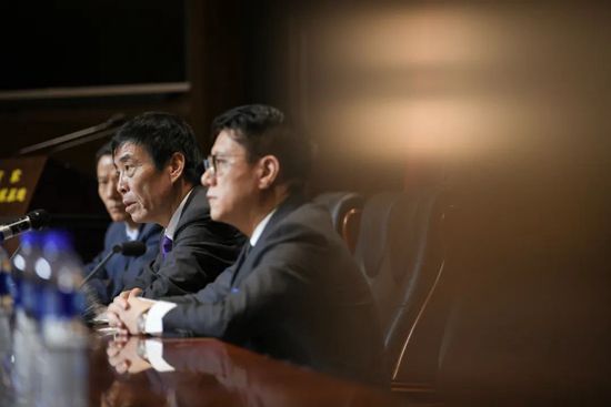 第76分钟，本-约翰逊后场长传，鲍文禁区内摆脱宽萨兜射得分，利物浦3-1西汉姆！